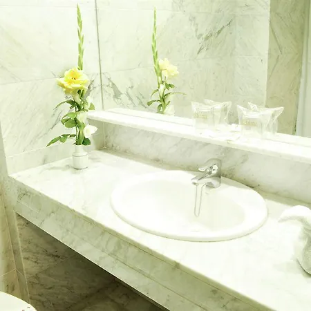 Catalonia Oro Negro 3*