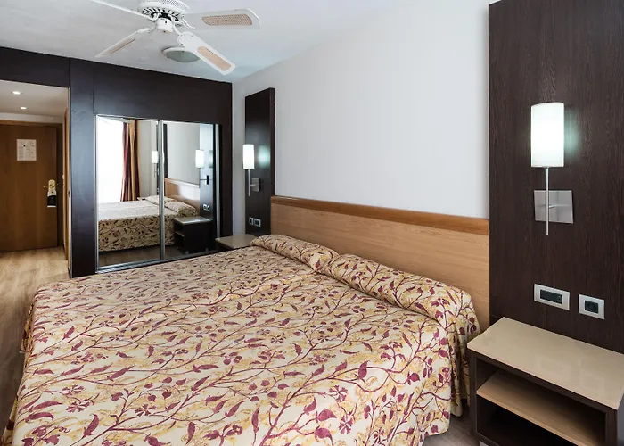 加泰罗尼亚黑金酒店